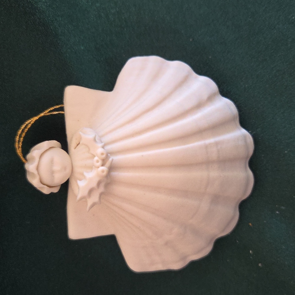 Holly Angel Retired Ornament/Figurine 1983. Made in the USA.